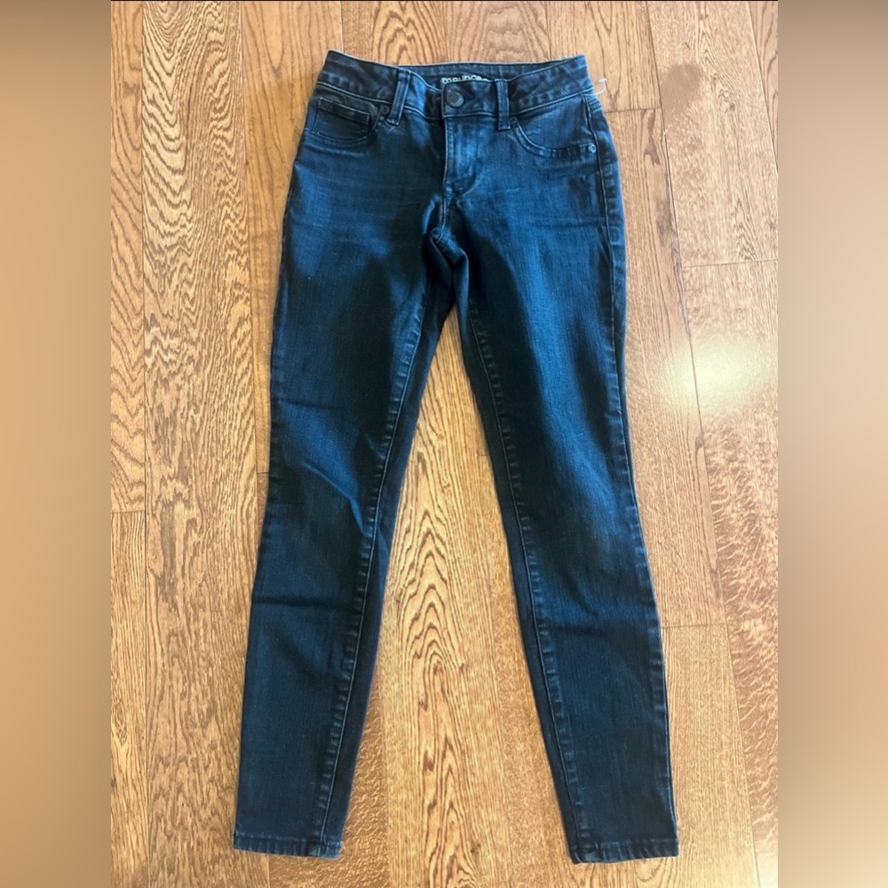 NWOT Maurices Black XS Skinny Jeans